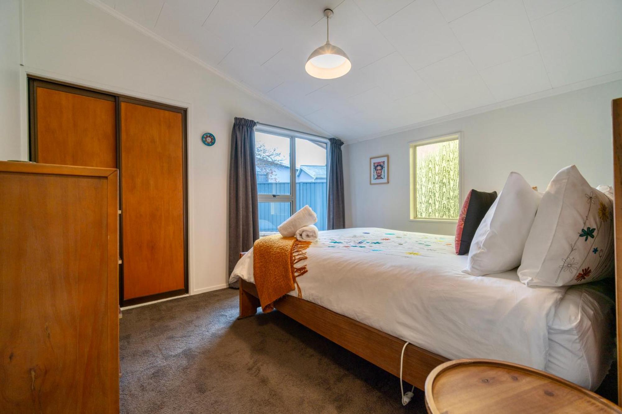 27 On Henry - * Te Anau